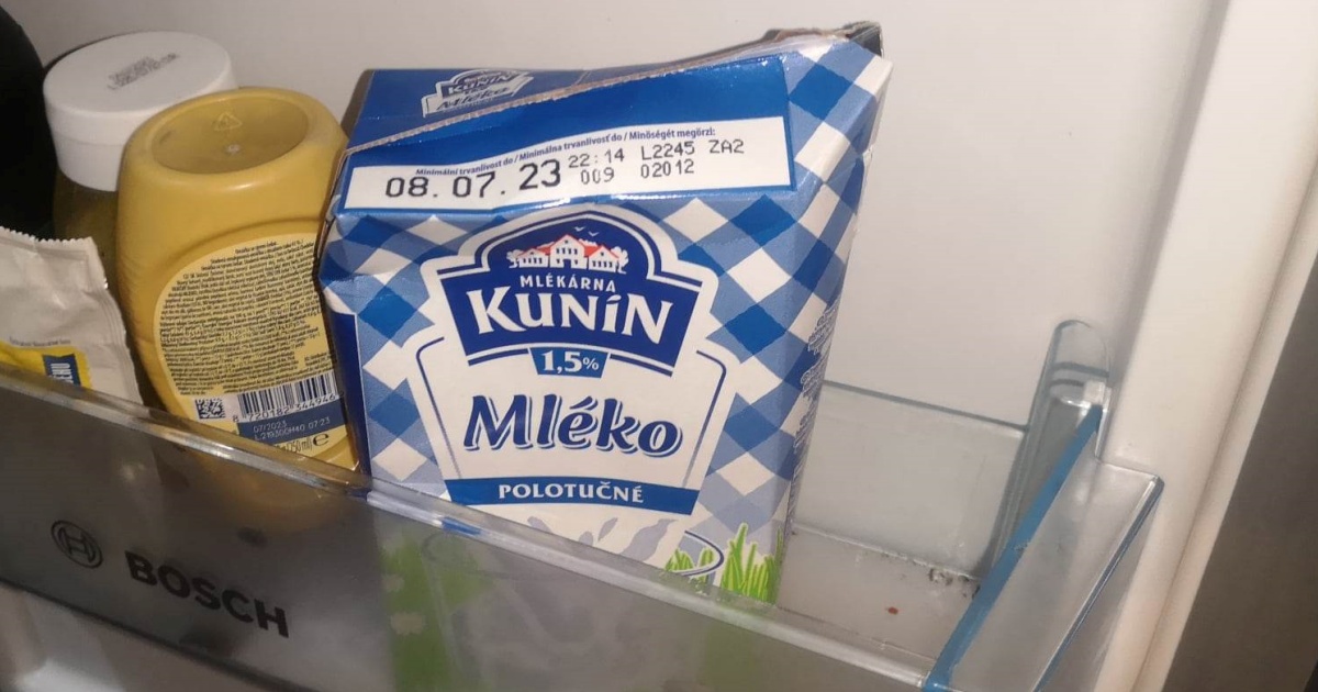 mleko-v-lednici