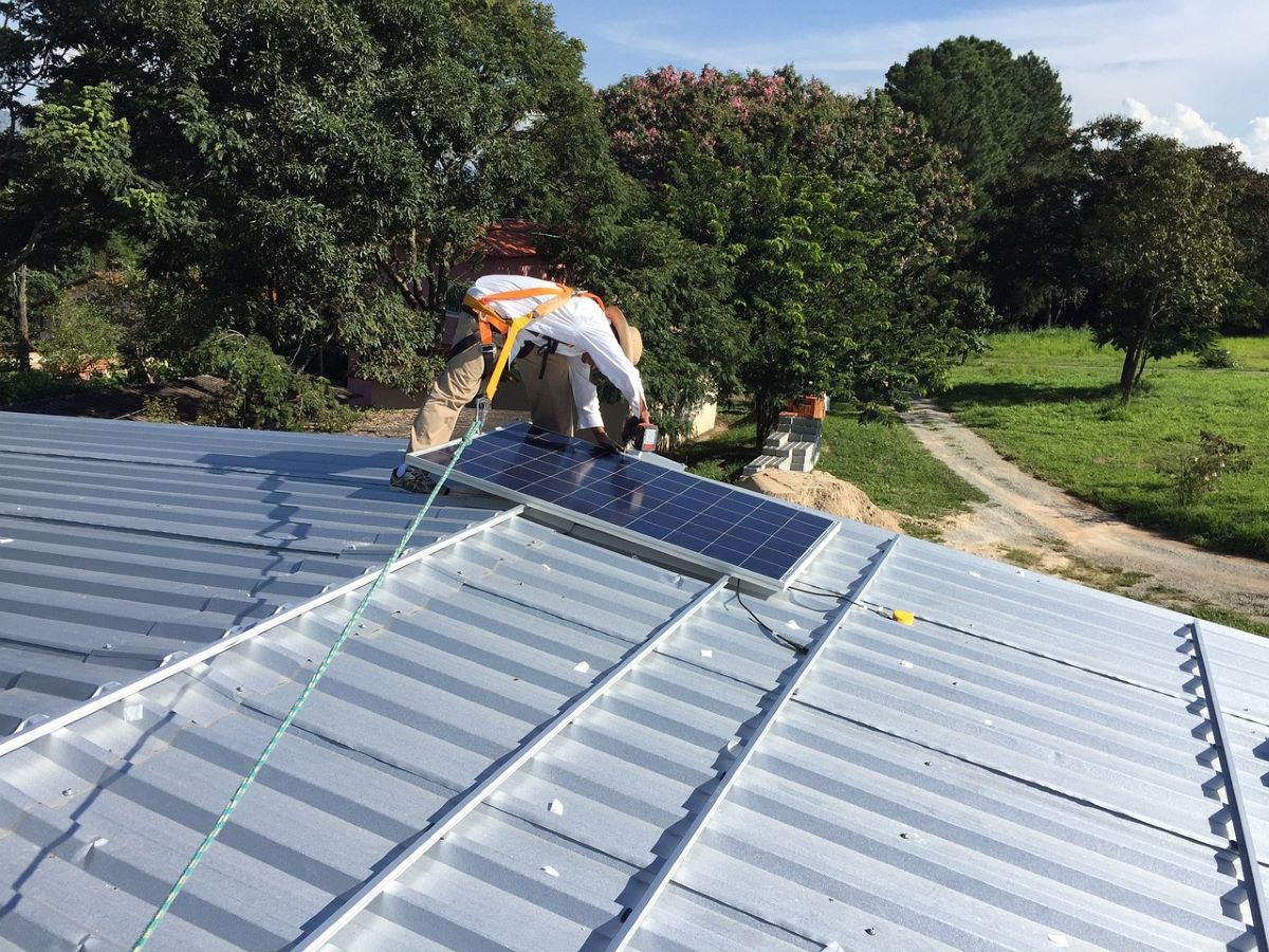 Solární panely budou zřejmě na všech domech