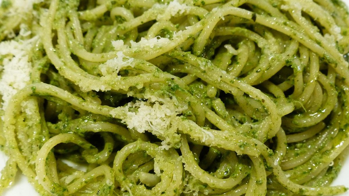 Těstoviny a pesto jdou velmi dobře dohromady