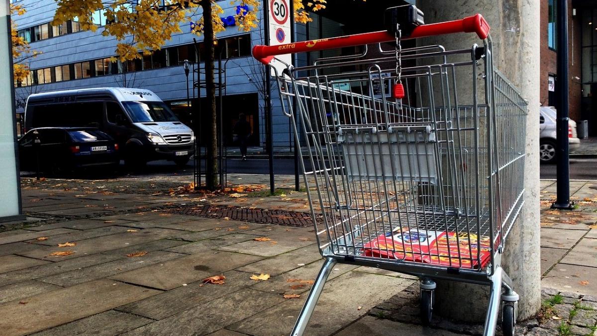 Nákupní vozík pomáhá zákazníkům pohodlněji nakupovat